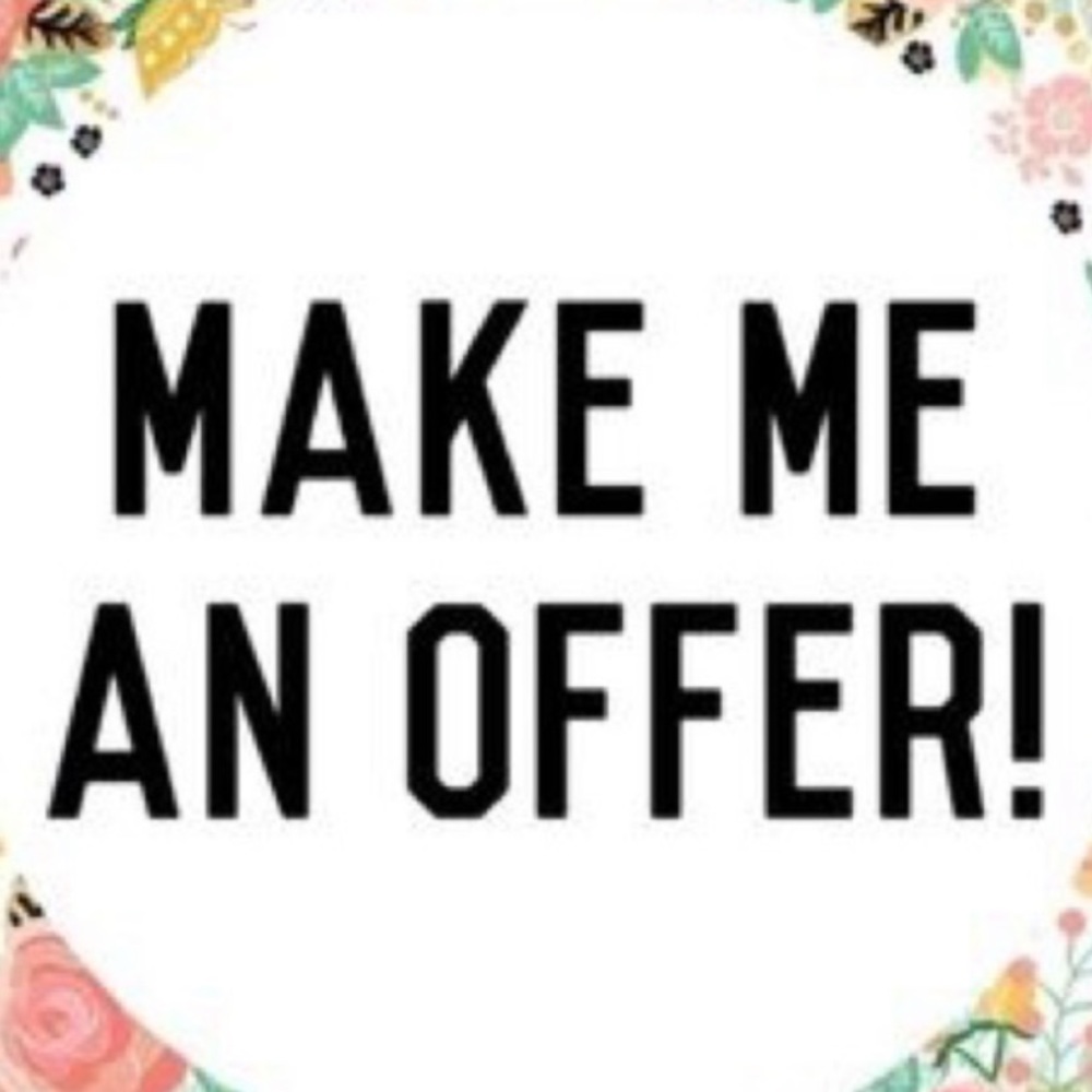Everything in my closet must go! Please make me an offer 🎉